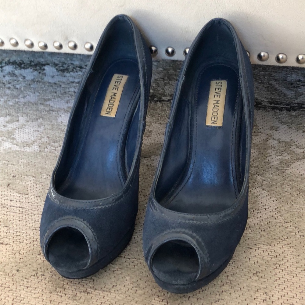 Steve Madden Navy peep toe pump